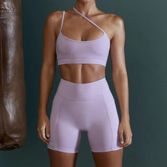 Nude Feel Yoga Hip Lift Schnelltrocknende, atmungsaktive, enge Lauftrainings-Shorts, Fitnessanzug