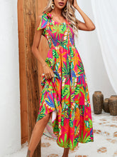 Kleid mit Blattdruck und umwickeltem Brustgurt