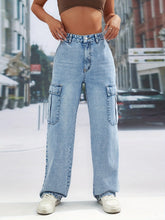 Lässige Jeanshose mit geradem Bein und großer Tasche und hoher Taille