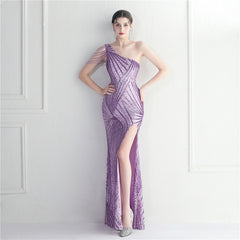 Robe de soirée longue à paillettes et col oblique à fleurs