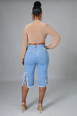 Pantalon central en jean extensible déchiré à pompons