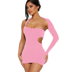 Robe à une épaule et manches longues