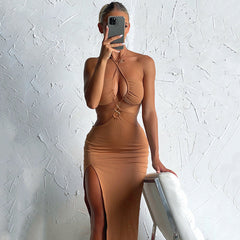 Robe de soirée longue à découpes ajourées et lacets