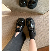 Damen Pumps im britischen Stil mit Spitze und klobigen Absätzen