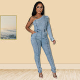 Schulterfreier Denim-Jumpsuit mit einem Ärmel