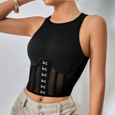 Haut court en maille transparente avec coutures et décoration en métal, corset avec ceinture et gilet