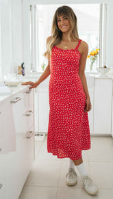 Bedrucktes rückenfreies ärmelloses Kleid mit Rüschen