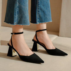 Damen-Sandalen mit geschlossener Zehenpartie, hohler Vordertasche und Riemen auf der Rückseite