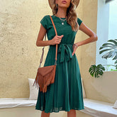 Produkte Urlaub Geschnürtes, einfarbiges Plisseekleid