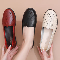 Bequeme flache Damenschuhe mit weicher Sohle und Aussparung für Herrenschuhe