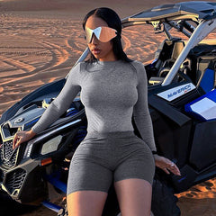 Ensemble haut moulant à manches longues et short court de couleur contrastée