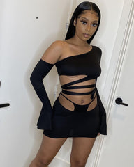 Zweiteiliges Set mit einfarbigen Schultern, ausgestellten Ärmeln und Rock zum Binden am Hals