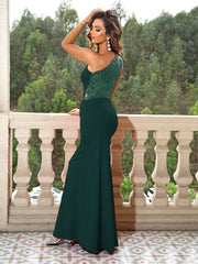 Robe asymétrique à ourlet sirène brodé en maille de couleur contrastée