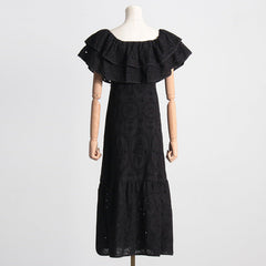 Robe élégante à épaules dénudées, volantée, ajourée, découpée, brodée, imprimée, fendue sur le devant