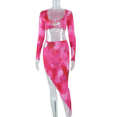 Ensemble deux pièces à manches longues et découpes ajourées, jupe fourreau taille haute et asymétrique irrégulière