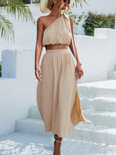 Ensemble jupe midi fendue avec gilet à lacets et épaules obliques