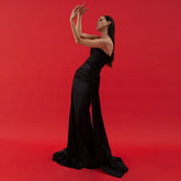 Schwarzes Kleid mit plissiertem Tube-Top und Schleife