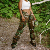 Pantalon décontracté à poches et taille slim camouflage