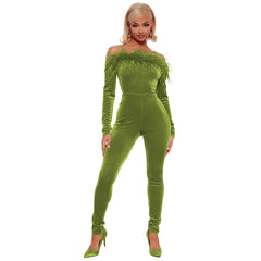 Schulterfreier Bodysuit mit Spaghettiträgern und schmaler Passform aus Samt mit Federn