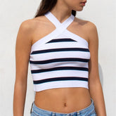 Gestreiftes, gekreuztes Neckholder-Strick-Tube-Top als Außenweste