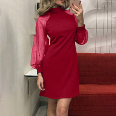 Robe de Noël courte en maille à manches longues, taille haute, ajustée et drapée sur les hanches