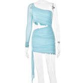 Robe courte dos nu à col diagonal et manches à épaules dénudées