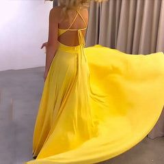 Maxikleid mit V-Ausschnitt, freiliegendem Rücken und Schnürung