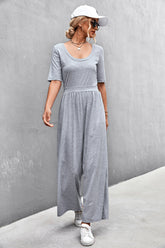 Lockerer Jumpsuit mit kurzem Ärmel und U-Kragen und weitem Bein