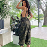 Samouflage – Rückenfreier Jumpsuit mit Aussparungen und elastischer Taille