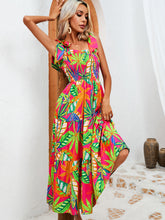 Kleid mit Blattdruck und umwickeltem Brustgurt