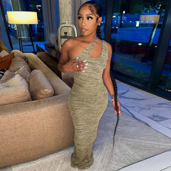 Robe sans manches à épaules amincissantes et coupe ajustée