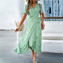 Robe à col en V et taille serrée