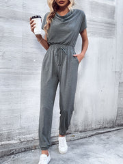 Lässiger Jumpsuit mit kurzen Ärmeln und weitem Bein