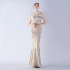 Robe de soirée haut de gamme en plumes d'autruche, épaule unique, col diagonal, paillettes haute densité