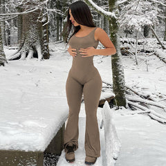Einfarbiger, schmal geschnittener, rückenfreier, ärmelloser Jumpsuit mit Schultergurten