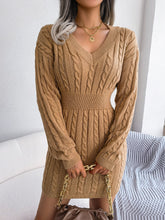 Robe fourreau torsadée à taille contrôlée en laine