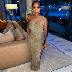 Robe sans manches à épaules amincissantes et coupe ajustée