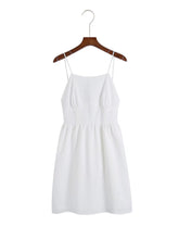 Robe moulante dos nu à lacets et bretelles spaghetti