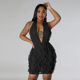 Kleid mit tiefem V-Ausschnitt, Neckholder und kurzem Hüftausschnitt