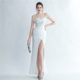 Craft Order – Elegantes Abendkleid mit Straußenfedern und seitlichem Schlitz