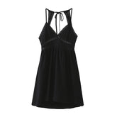 Mini-robe à bretelles verticales en dentelle