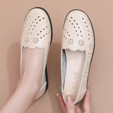 Bequeme flache Damenschuhe mit weicher Sohle und Aussparung für Herrenschuhe