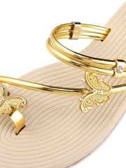 Khakifarbene, flache Strandsandalen mit Schmetterlingsmotiv