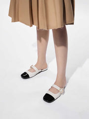 Sandales à boucle décorative bicolore