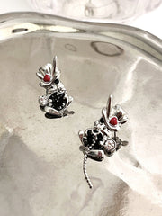 Verspielte Ohrstecker aus Legierung mit Kaninchenmotiv