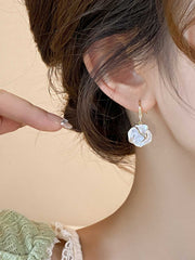 Boucles d'oreilles rétro camélia blanc en zircon