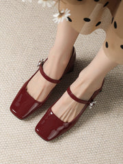 Retro-Schuhe aus glänzendem Leder mit klobigem Absatz