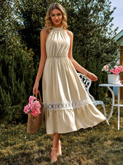 Robe mi-longue en dentelle épissée à col grec