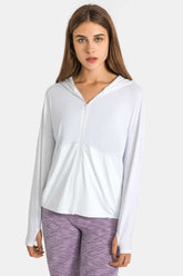 Sportjacke mit Reißverschluss, überschnittenen Schultern und Kapuze