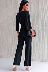 Jumpsuit mit verdrehtem Ausschnitt und Dreiviertelärmeln